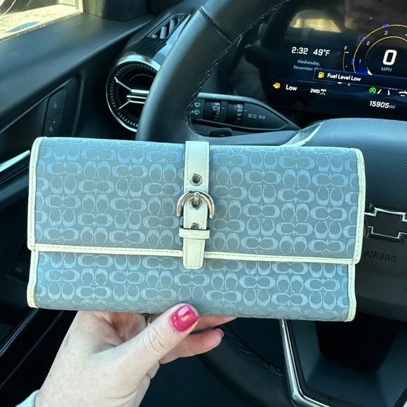 Baby blue coach wallet - Picture 2 of 3